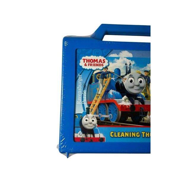 2012 Ravensburger Thomas & Friends Cleaning Thomas Puzzle With Travel Case 35pcs - Picture 2 of 9